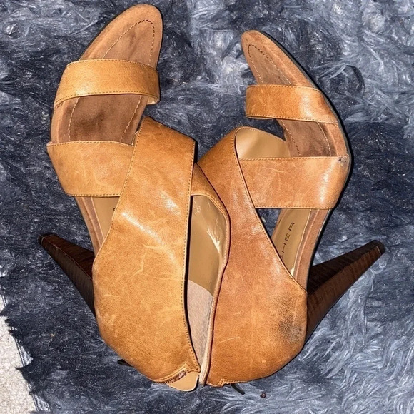 MARC FISHER Tan Leather Strappy sandals heels  Sz 9.5 - Picture 3 of 16